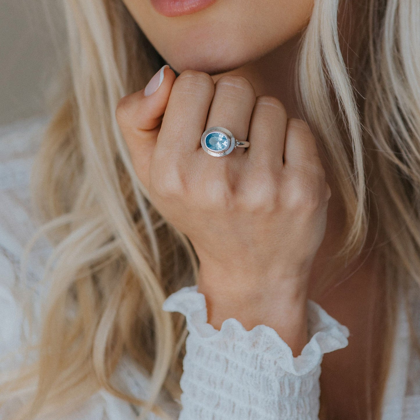 Oval-cut Sky Blue Topaz gemstone Ring - Avery