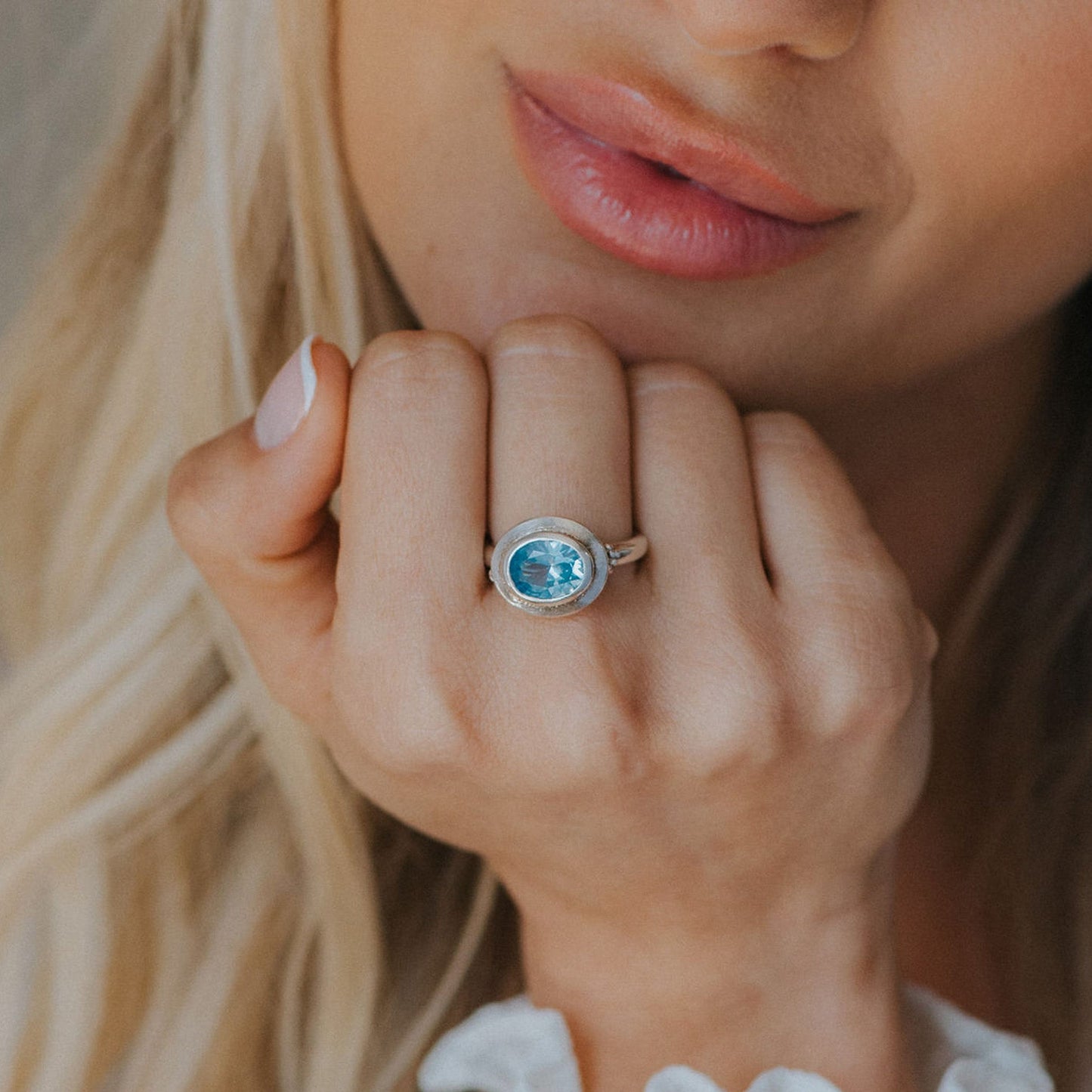 Oval-cut Sky Blue Topaz gemstone Ring - Avery